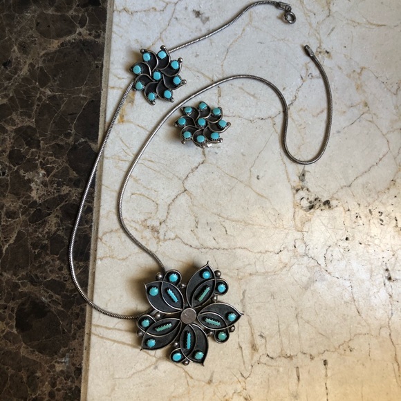 Jewelry - Gorgeous vintage Zuni necklace